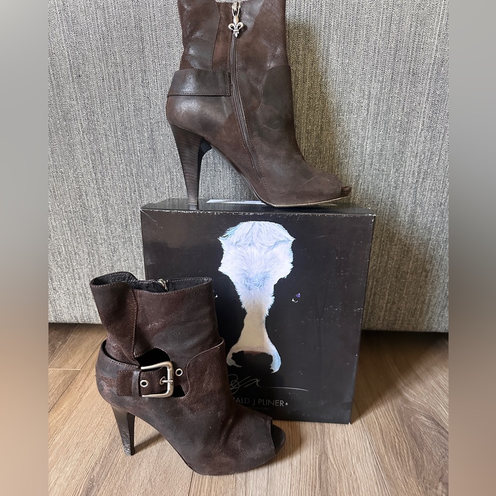 Donald J Pliner Dark Brown Vintage Italian Suede Heeled Peep-toe Boots - size 9